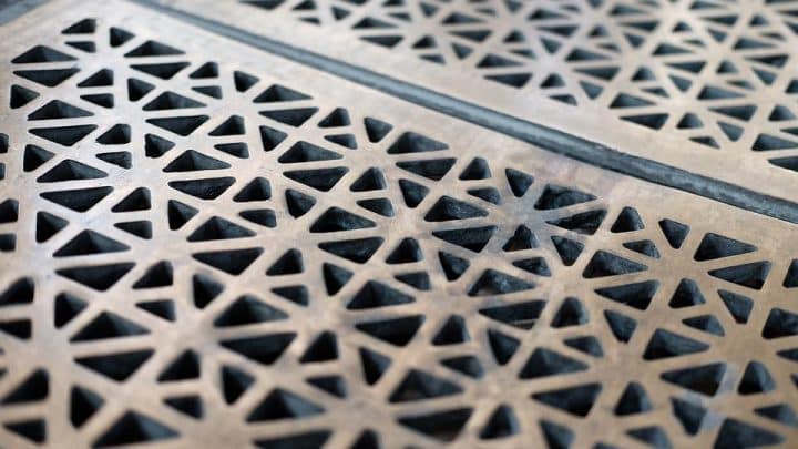 Pourquoi opter pour les caillebotis en milieu professionnel ?