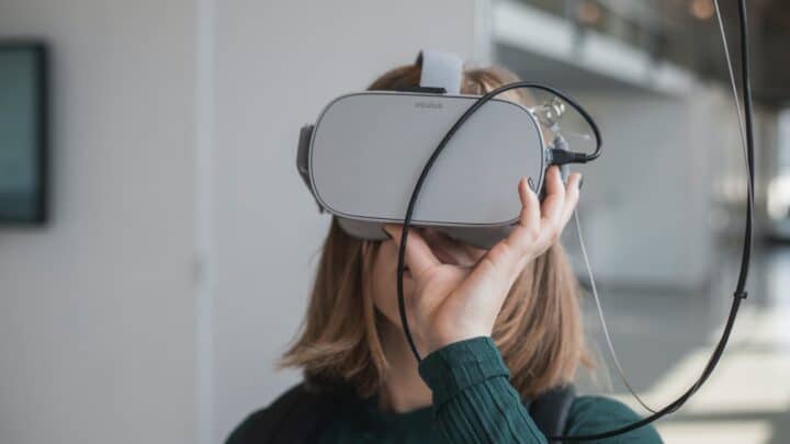 Les centres commerciaux du futur : comment les simulateurs VR révolutionnent le shopping
