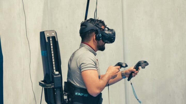 Des montagnes russes aux étoiles : la révolution des simulateurs VR dans les centres commerciaux