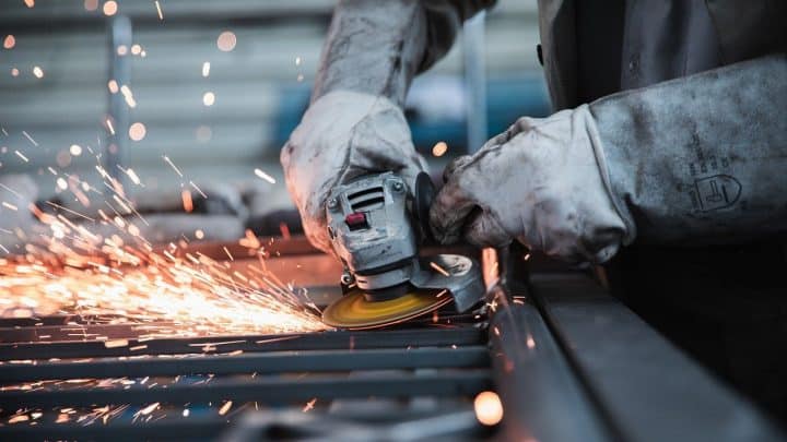 Faire appel à des sous-traitants pour la découpe de l’acier au laser