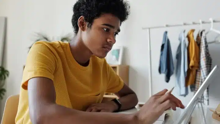 Pourquoi suivre une formation numérique en ligne ?