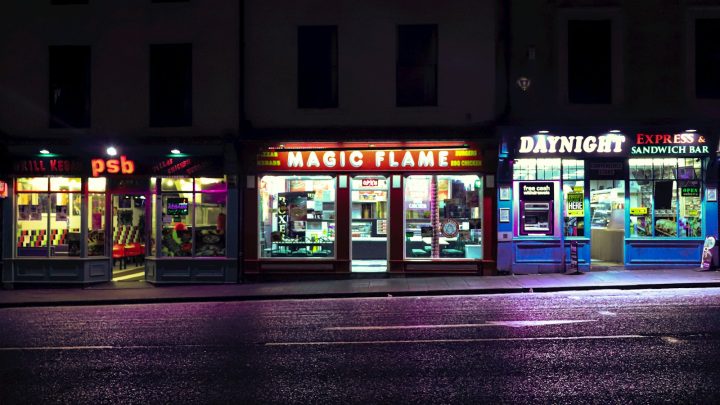 Impact des enseignes lumineuses sur l’attractivité commerciale