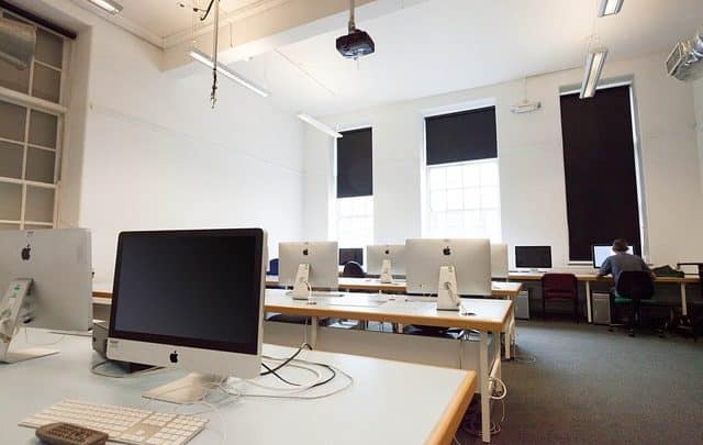 Intégrer une école de développement web sans passer par Parcoursup : Guide pratique