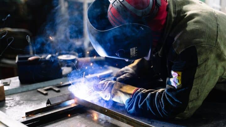 Chaudronnerie fine, découpe métaux et tôlerie : quel prestataire pour quelle industrie ?