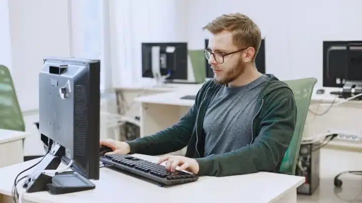 Compétences informatiques : lesquelles mettre sur son CV ?