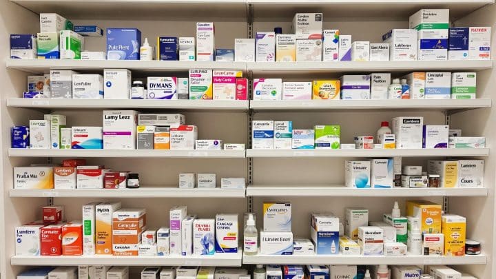 Une hausse des droits de douane américains pourrait-elle faire flamber le prix des médicaments en Europe ?