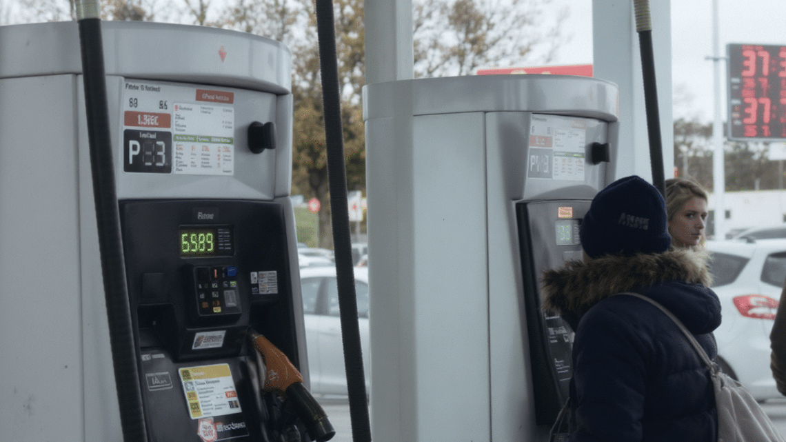 Explosion des prix des carburants : comparaison des tarifs de l’essence et du gazole chez nos voisins européens
