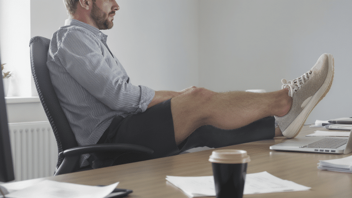 Trente minutes de sport par jour pour maigrir au bureau : exercices adaptés