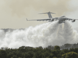 Incendies en Gironde : comment l’avion militaire A400M a été adapté pour larguer 20 000 litres d’eau en quelques secondes