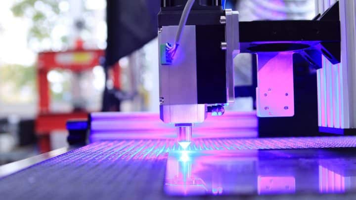 Découpe laser sur mesure : comment passer du plan à la pièce finie ?