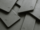 Quel plastique choisir pour résister aux produits chimiques de l’industrie ?