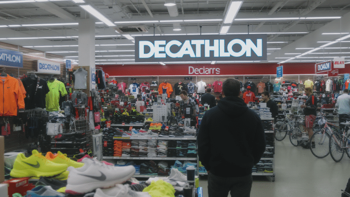 « Un pari audacieux devenu triomphe : les secrets du succès de Decathlon, 50 ans après sa naissance »