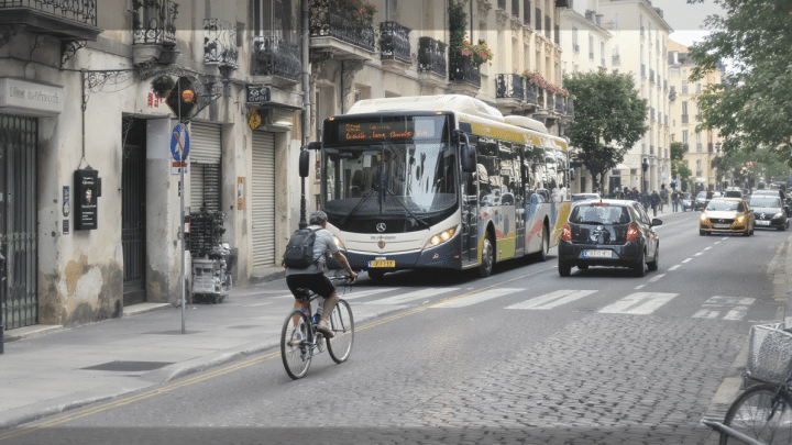 Carburants en hausse : les Français se tournent vers le vélo, les transports en commun et le covoiturage